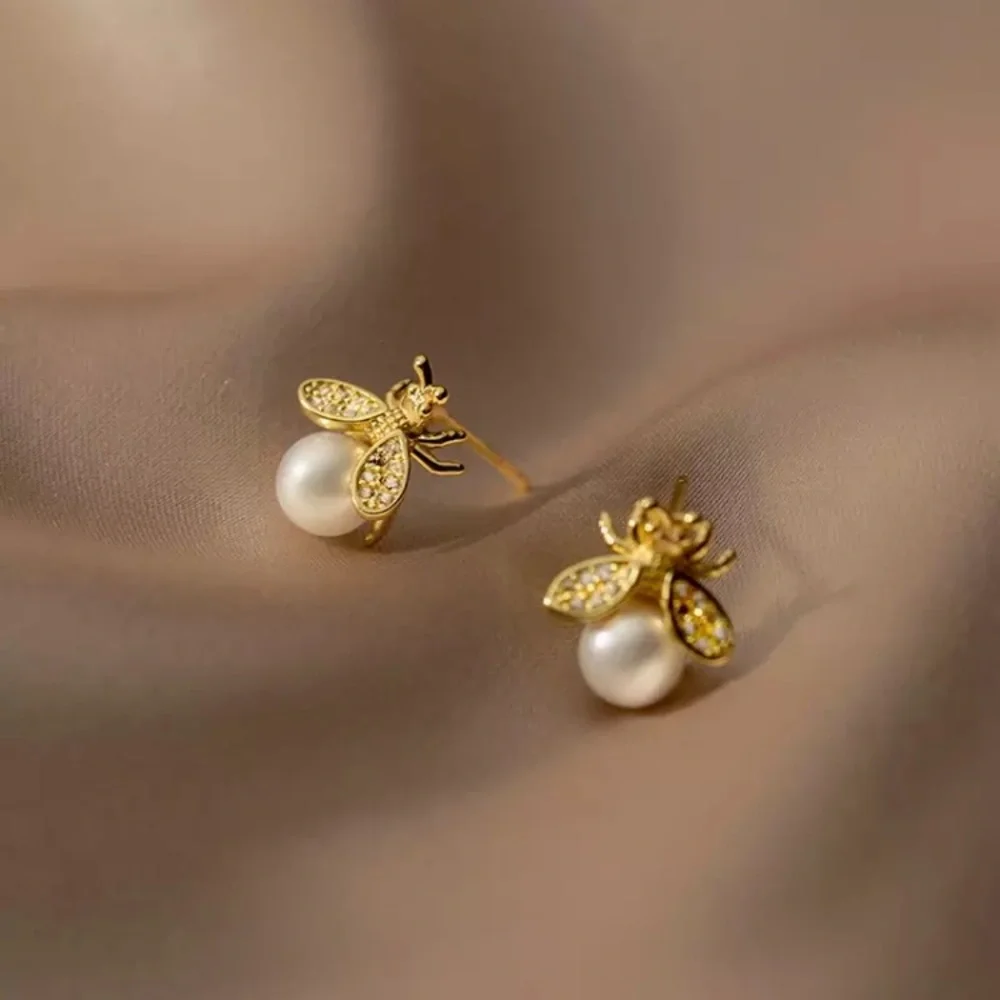 “Queen Bee” Royal Pearl Gold Insect Stud Earrings - Picture 2 of 7